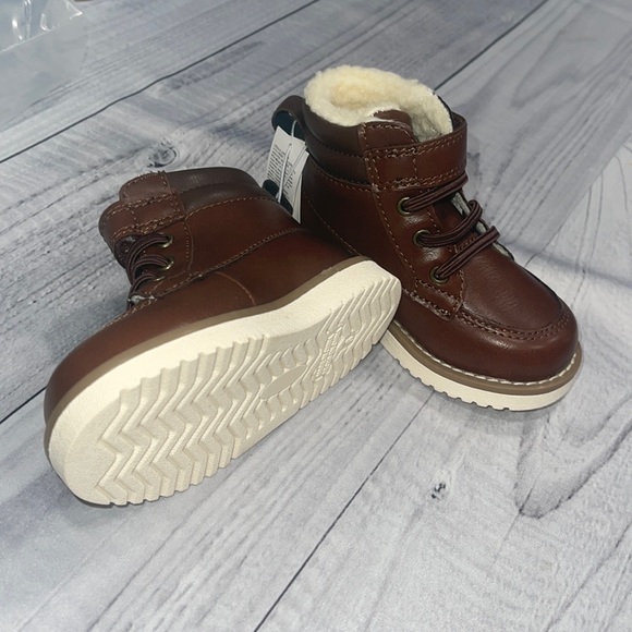 Old navy toddler boots size 6 - Picture 2 of 5